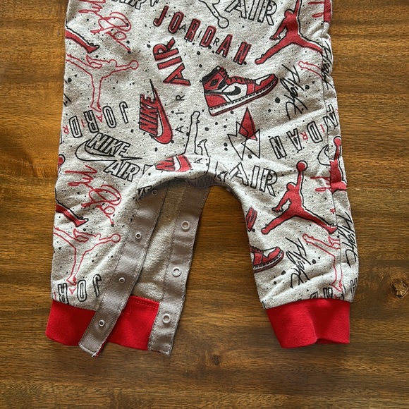 Air Jordan by Nike jumper - Picture 2 of 4